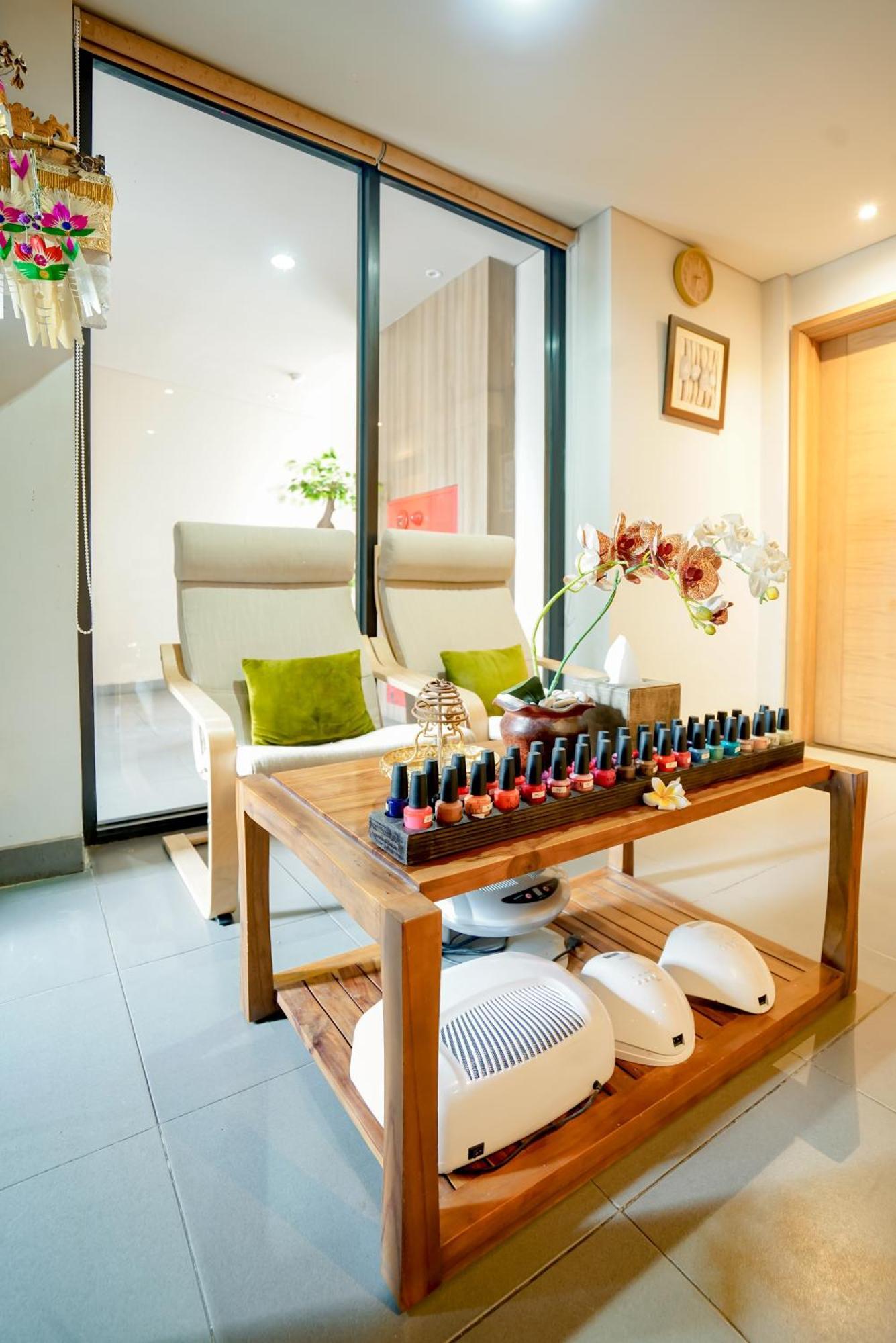 The Kirana Canggu Hotel Exterior photo